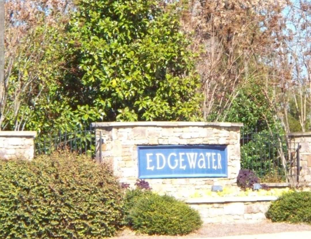 TriMetroSS's tweet photo. Patrolling for our new friends at the Edgewater Subdivision in Raleigh. We love what we do! ๐ช
#TriMetroSS #ServeAndProtect #PassionateProtectionProfessionals #MakingPeopleSafeAndSecure #EdgewaterCommunity https://t.co/JFJVPHRtkK
