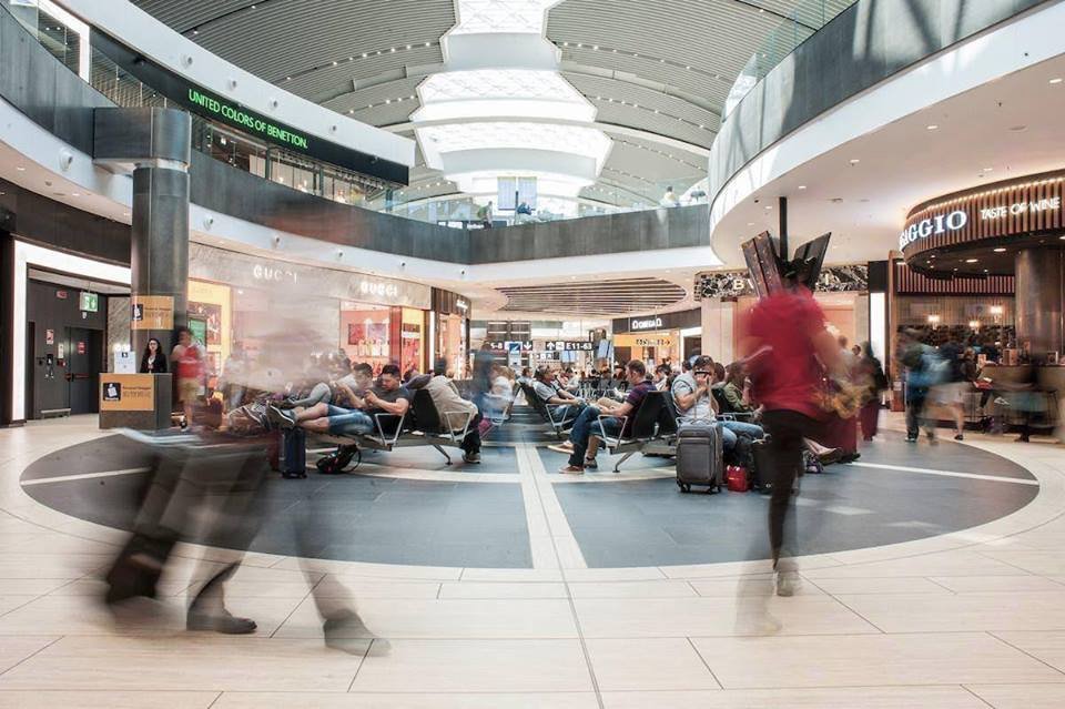 AeroportidiRoma's tweet photo. The new Rome Airport Luxury Guide is waiting to be discovered:
https://t.co/GgFUZrnCeM
#RomeAirports #fiumicinoairport #LuxuryGuide #TaxFreeMall #AreaE #fallwintercollections https://t.co/8TMtnEUrtS