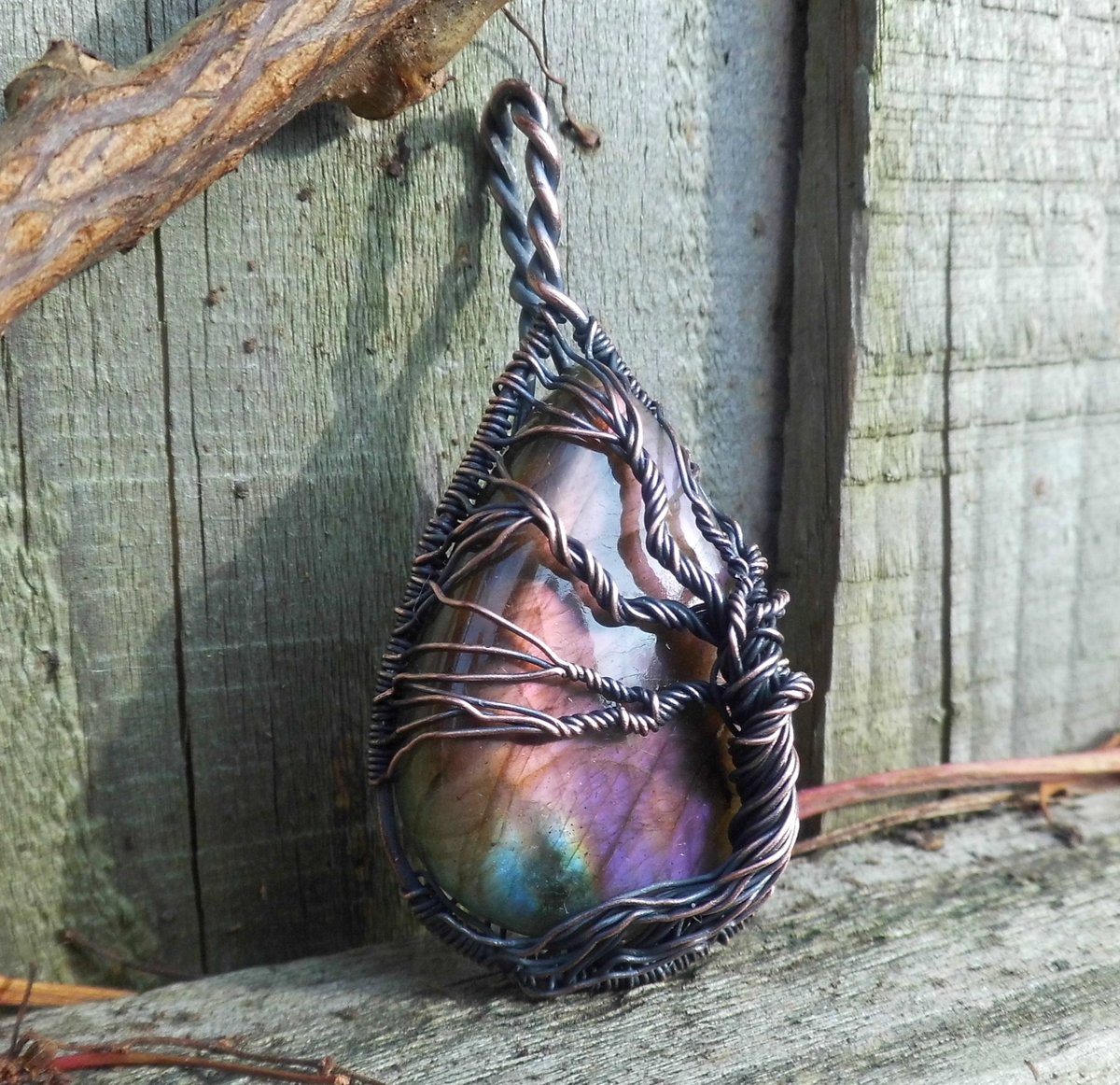 CharismaCrystal's tweet image. #labradorite #crystal #treeoflife #pendant   
🖤🌳CharismaCrystals.etsy.com🌳🖤
Worldwide Shipping 

#pagan #witchcraft #druids #BizHour #UKGiftHour #giftideas #UKBizHour #handmadejewelry #craftbizparty #SaturdayMotivation #christmasgifts #handmadechristmas #ukgiftam #bohojewelry