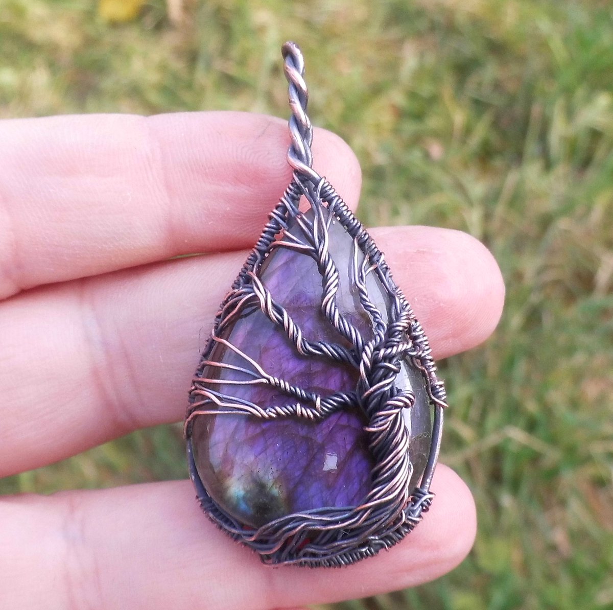 CharismaCrystal's tweet image. #labradorite #crystal #treeoflife #pendant   
🖤🌳CharismaCrystals.etsy.com🌳🖤
Worldwide Shipping 

#pagan #witchcraft #druids #BizHour #UKGiftHour #giftideas #UKBizHour #handmadejewelry #craftbizparty #SaturdayMotivation #christmasgifts #handmadechristmas #ukgiftam #bohojewelry