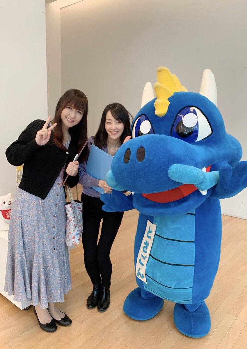 井上喜久子 スタッフ 本日の まんさい ありがとうございました 明日あっちゃんと私は11時から売り子をします Cdの数が少なくなっているので 明日はどのcdでもサイン 握手させていただきます 同人誌やグッズをお求めの方にも握手させていただきます 井上喜久子 スタッフ 本日の まんさい ありがとうございました 明日あっちゃんと私は11時から売り子をします Cdの数が少なくなっているので 明日はどのcdでもサイン 握手させていただきます 同人誌やグッズをお求めの方にも握手させていただきます