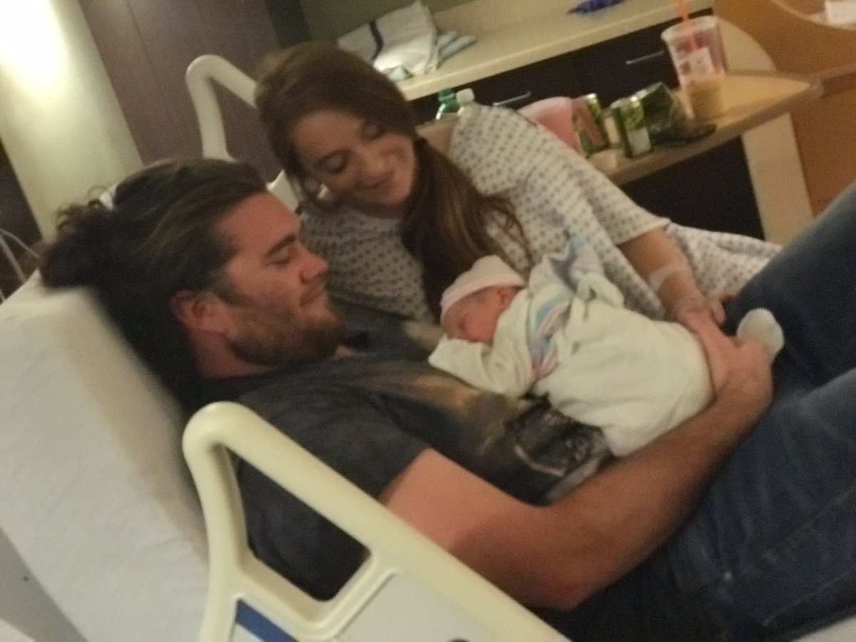 uhlyssuhhhh's tweet image. So, did I win halloween? Cause I think I won halloween.