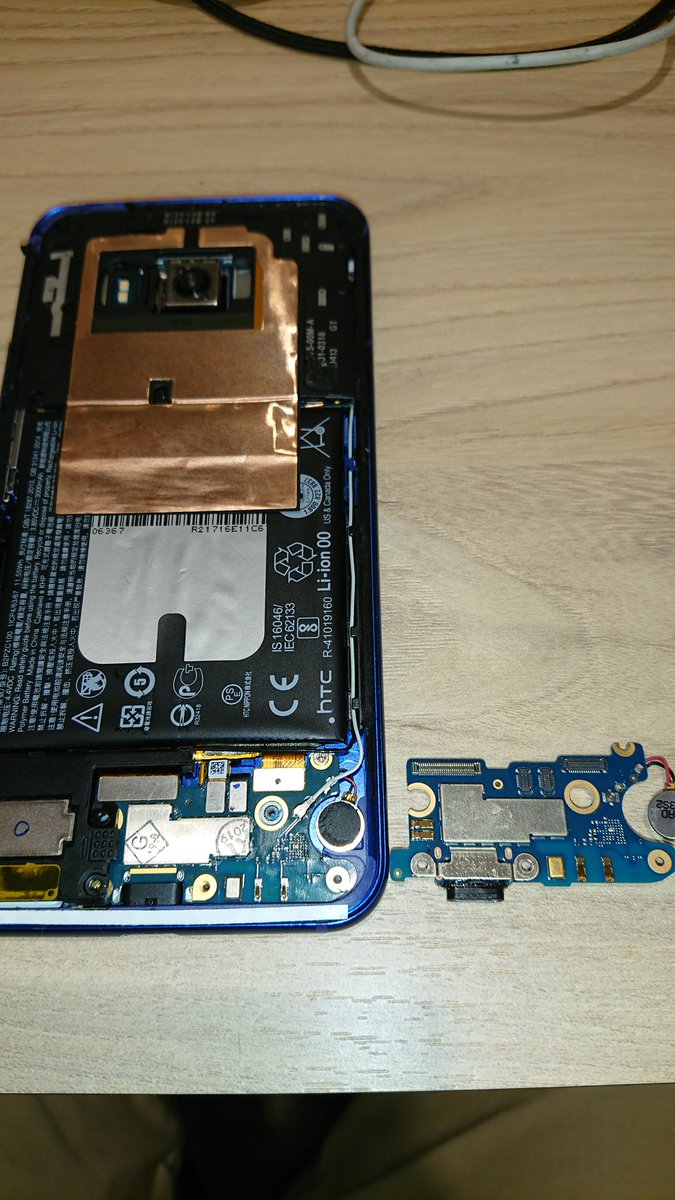 Iphone Ipad Nintendo Switch修理のせんだい屋卸町店 本日はhtcドックコネクター交換を行いました ちょっとiphoneとは変わっているドックコネクターですがほとんど同じようなパーツですね 無事に充電ができるようになりお客様も安心してお帰り