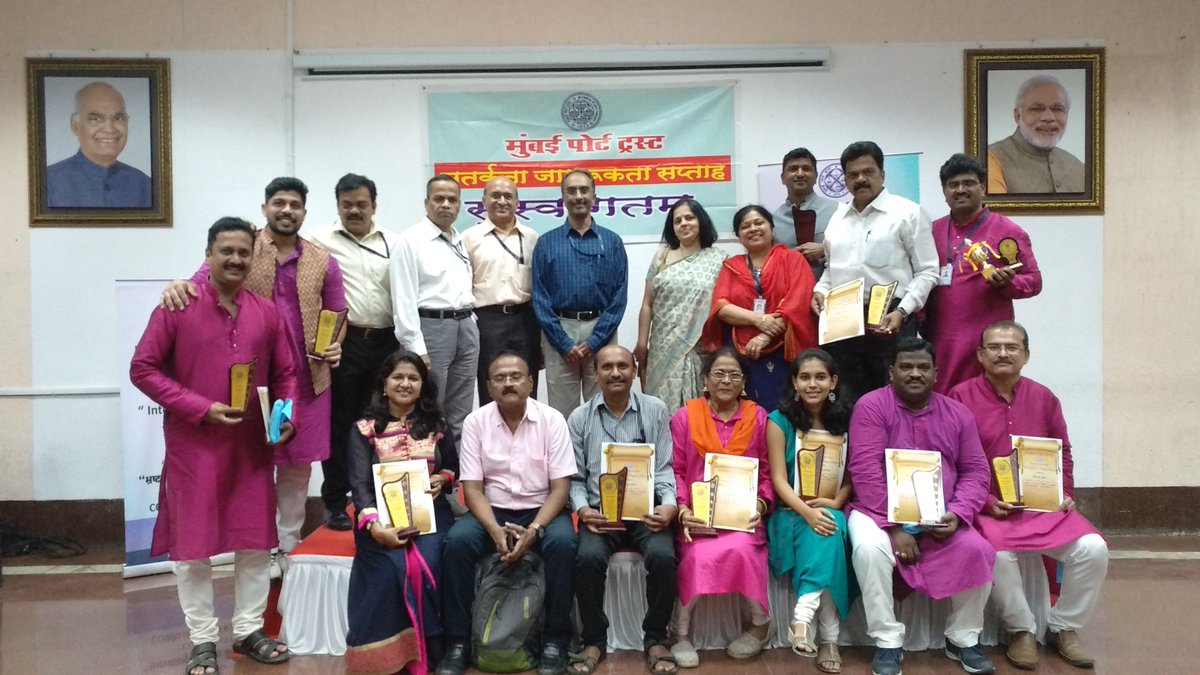 Felicitation of the team members which performed the Streeplay 'Integrity-A Way of Life' as part of #VAW2019 at various locations in #MbPT @CVCIndia @shipmin_india