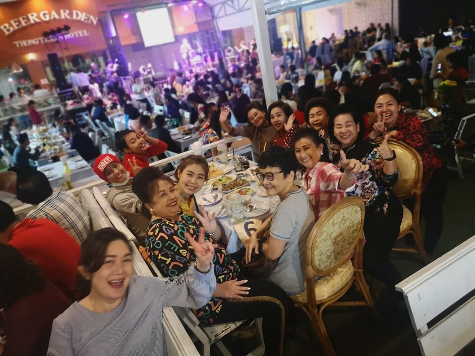 RatchanokWong's tweet photo. เมื่อวานดูคอนเสิร์ตเท่ห์อุเทน ที่โรงแรมทองธารินทร์ จังหวัดสุรินทร์                       #เท่ห์อุเทน #แม่มณี https://t.co/I2KqQQLZSQ