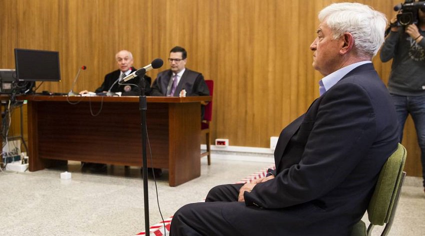IXornal's tweet photo. 72 millons de euros, o botín de Nené Barral, ex-alcalde do PP de Ribadumia, según o Tribunal Supremo
https://t.co/QBpgk0sWzq

#NeneBarral #Ribadumia #PP #Feijoo #PartidoPopular #corrupcion #contrabando #drogas #Fariña #Galiza #Galicia #galego #organizacioncriminal https://t.co/8eF5B4uobx