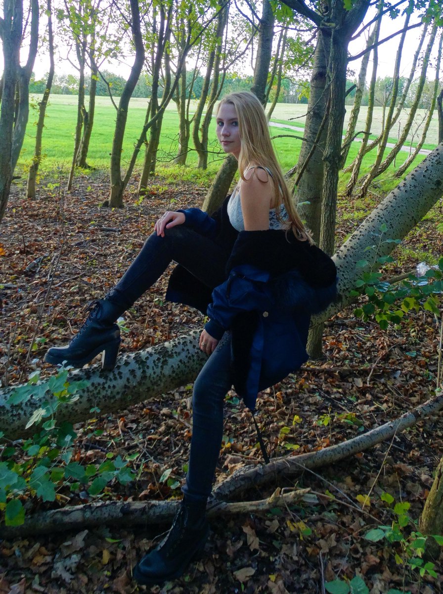 OBTaylor01's tweet photo. Coat from #Maje  Top from #lipsy Jeans from #Avon and the boots are #DrMartens https://t.co/LigAC9h6rG https://t.co/Q0xg7hBuW8
