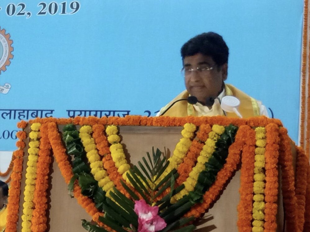 RailMinIndia's tweet photo. CRB Sri V.K.Yadav attended 16th annual Convocation of MNNIT Prayagraj as Chief Guest. Sri Yadav, an alumnus of the Institute said that by 2030 Indian Railways is expecting an investment of Rs 50 lakh cr and called upon young engineers to take Railways and country to newer heights https://t.co/xfJtTvaY6O