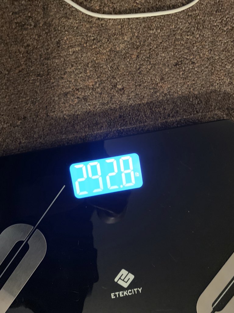 DaTruthDT's tweet photo. I’m gonna make a thread to document my weight loss. I’m grown to hate myself over my weight so I’m really trying my best to shed it all. I started at 347 on February 1st. I picked up my own scale since the gym scale was inaccurate. October 13th was when this pic was taken. https://t.co/LXOh0SxfVM