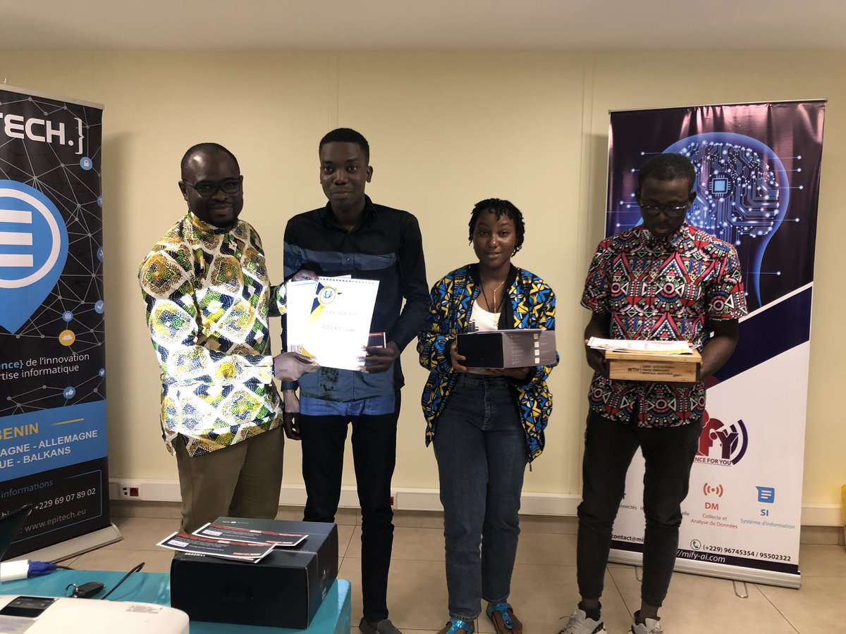 mifyai's tweet photo. Remise de lots aux gagnants de l’année dernière. Il s’agit des équipes #SLH, #WTH de l’Ecole Polytechnique d’Abomey-Calavi (#EPAC) et l’équipe #Systify de la start-up Systify. https://t.co/sGl5NOwmim