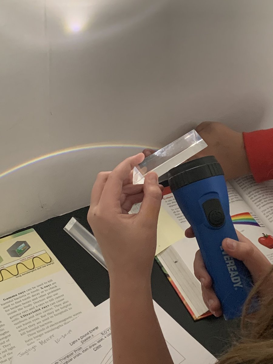 RERockets's tweet photo. Learning about reflection, refraction, light, sound and thermal energy in science. #scienceexperiments #rerockets #bisdlearns @RERockets @BISDTeachLearn @BrendaSwir https://t.co/6wg9Lf6A7U