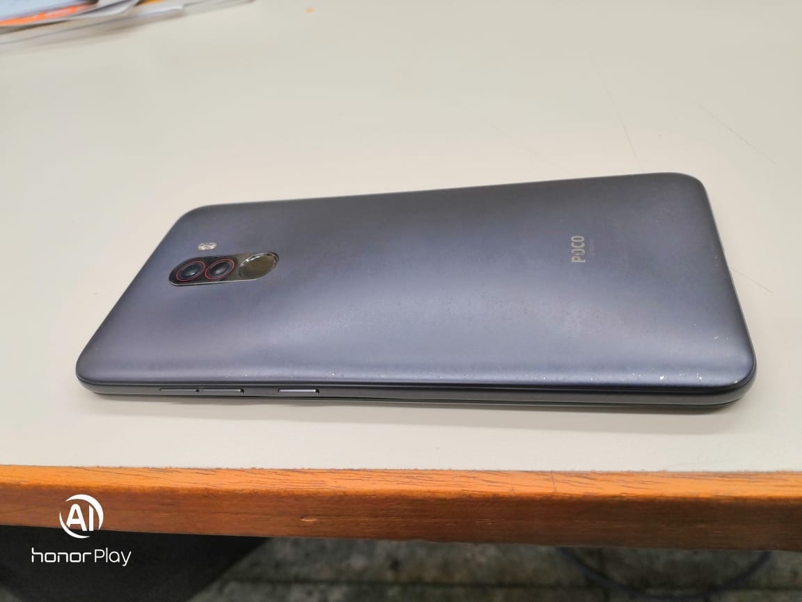 HiteshX3's tweet photo. Dear @IndiaPOCO, I paid 23k Rs 8 mths back &amp; bought POCO F1. 2-3 days back the battery swelled drastically. Did not expect (@XiaomiIndia) that they would make such a worst quality phone. Fix my phone or return money. @ShouZiChew @leijun @RaghuReddy505 @manukumarjain https://t.co/1RjBVcuE3e