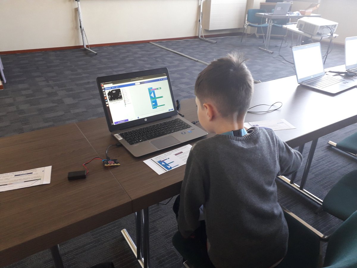 We zijn al op de vierde workshop aanbeland! Leren programmeren? Ook dat kan op de #Kinderuniversiteit! 👨‍💻👩‍💻