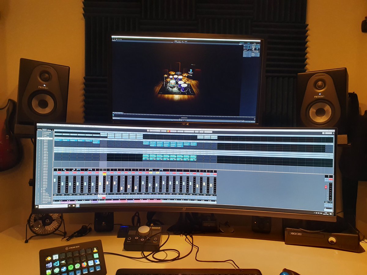 BasementRudy's tweet photo. Swaped  three 27" monitors for one 49" curved .... works great. Cubase like it should be experienced 😆!!
#cubase #homestudio #asusrog #indiemusic #rudysbasement https://t.co/uYzXYlnNI9