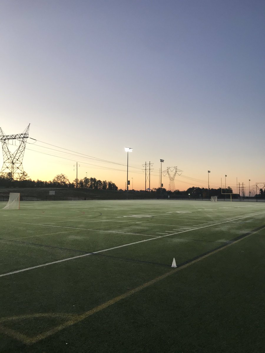 Love that morning dew glistening off the lights. Who’s #Ready2Rumble?!