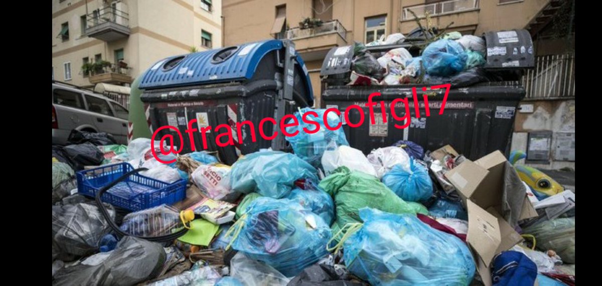 Figliomeni_FdI's tweet photo. Raccolta rifiuti porta a porta sempre più critica e obietti #differenziata non raggiunti. Basta #slogan @virginiaraggi e @Mov5Stelle. #Spostare cassonetti in contrasto con #codice della strada e vicino tavolini #bar e #ristoranti che paganoosp. #SISENTEDALLAPUZZA @FratellidItaIia https://t.co/Qr1FlB1HLL