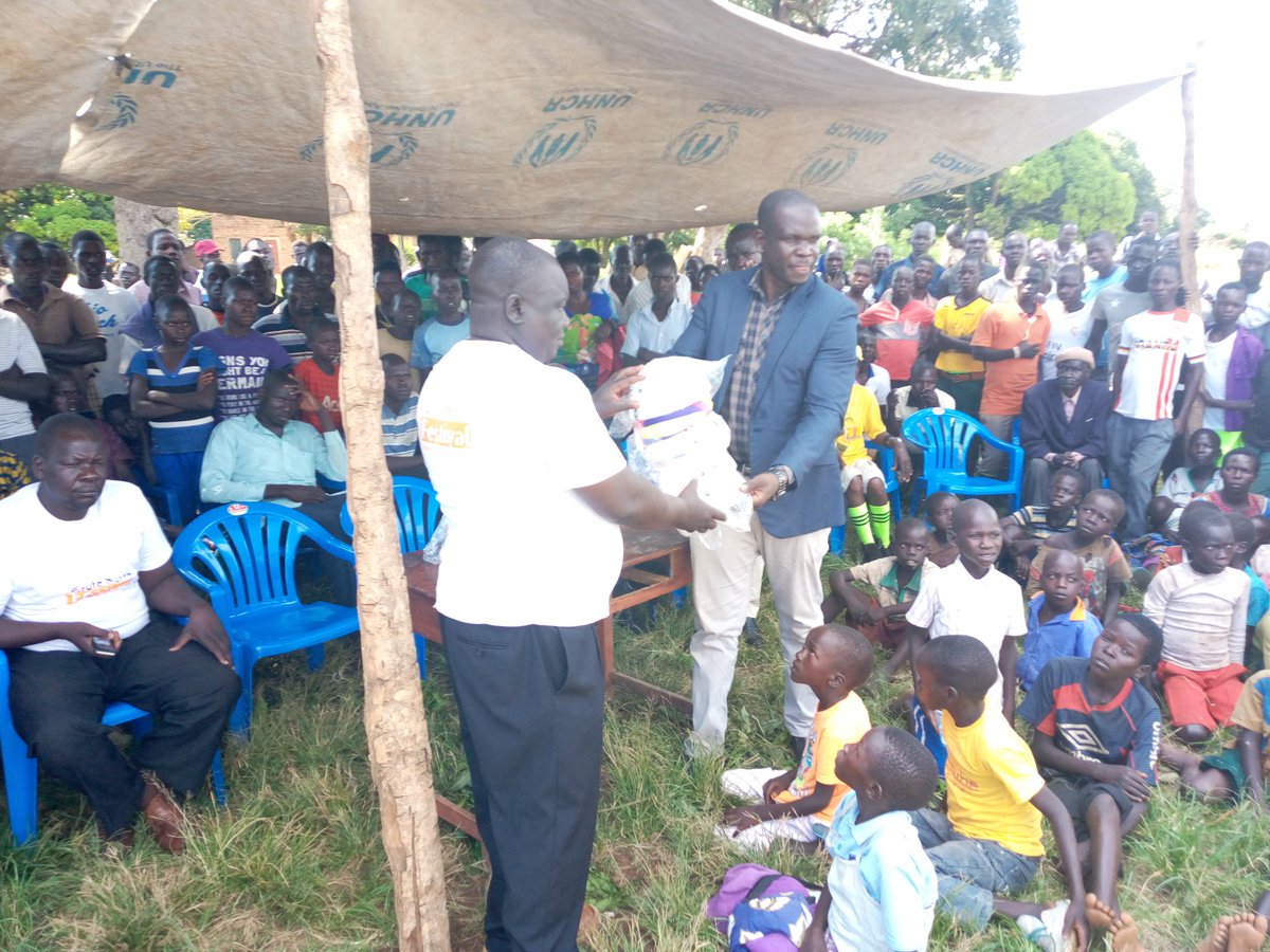 EruteNorth's tweet photo. SPORTS EQUIPMENT'S DISTRIBUTION.
Items given out were Balls for football, netball, valley ball, football nets, jerseys and many other things. Schools and local sports club received some of these supports for both men and women. Read more;
https://t.co/nQEFbIGkLq https://t.co/TsUKV8qj30