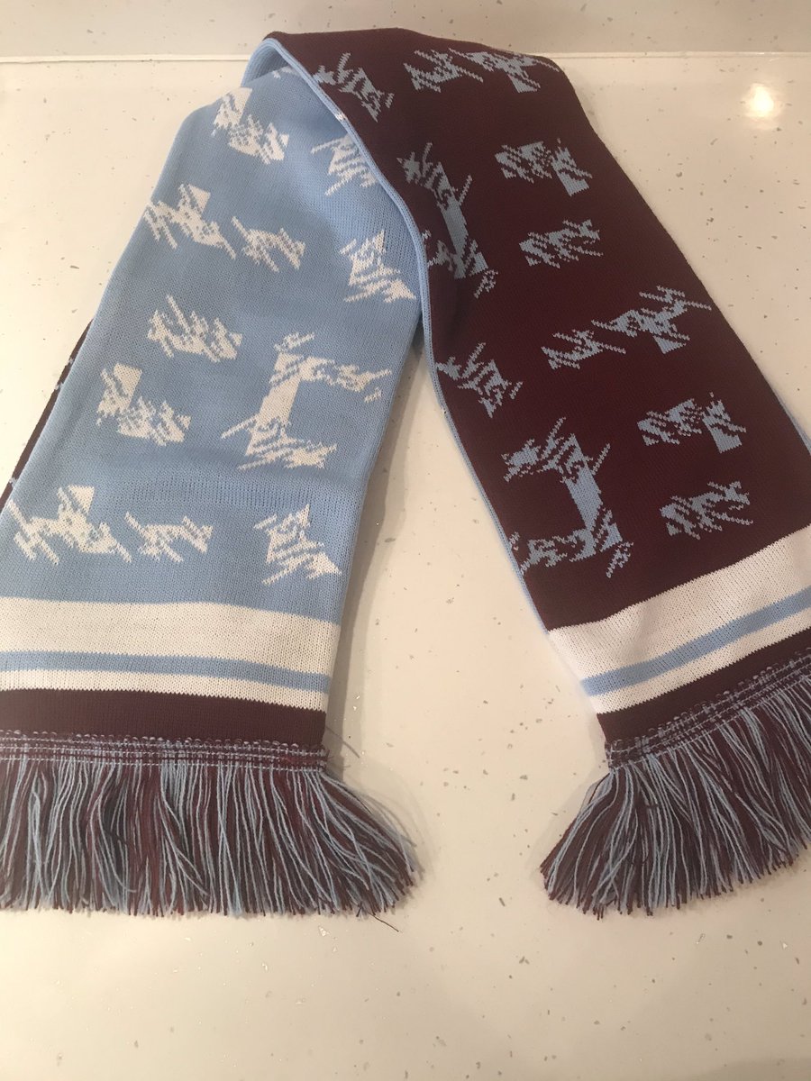 rogereli99's tweet image. @FansFavouriteUK Thank you for this fantastic scarf, it brings back some very Happy memories for many of us. To me the shirt was iconic. Also best of luck to the clarets today #twitterclarets