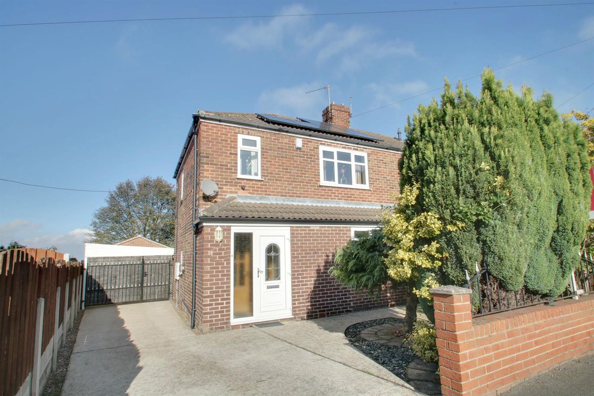 RotherhamHAY's tweet photo. This stunning three bedroom semi detached in Wickersley is perfect for a growing family. https://t.co/csoQ9OJYtz https://t.co/3JVPZF1584