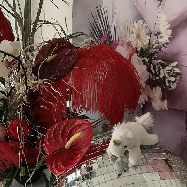 simonejordi's tweet photo. Einhorn auf Discokugel #stilllife #stillleben #einewochenachbeloved #unicorn #discoball #weddingplannerlifewithatoddler ✨
https://t.co/c4tbrDXk3f —————————————————————
#hochzeitsplanungschweiz #weddingplanner #swissweddingplanner #charakterhochzeit #s… https://t.co/BODZo9fKT7 https://t.co/xjRsQXLYMQ