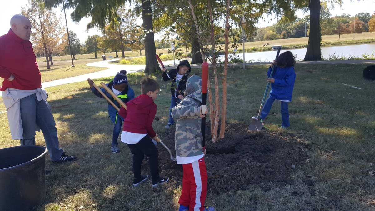 dooleyfirst's tweet photo. Had some fun in the sun Celebrating Arbor Day! Learning about all kind of trees and why they are important! Planting a tree seemed to be everyones favorite! #HouseDooley #DooleyLearns #PISDBest https://t.co/QdK8kP68kR