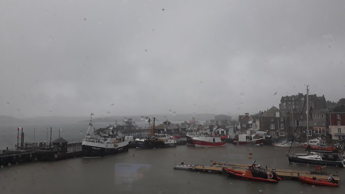 QuayArtPadstow's tweet image. Its a wild, wet and windy start to the day. #Padstow #SafeHarbour