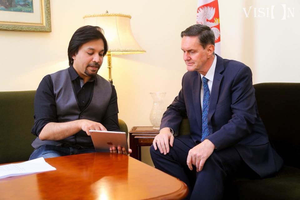 AsadRaafi's tweet photo. In discussion with H.E Ambassador or Poland Piotr A. Opalinski #Entrepreneurship #VisionFilms #Micronox #IbtadaEvents #GharDotCom #AsadRafi https://t.co/TsWPG8pc0m