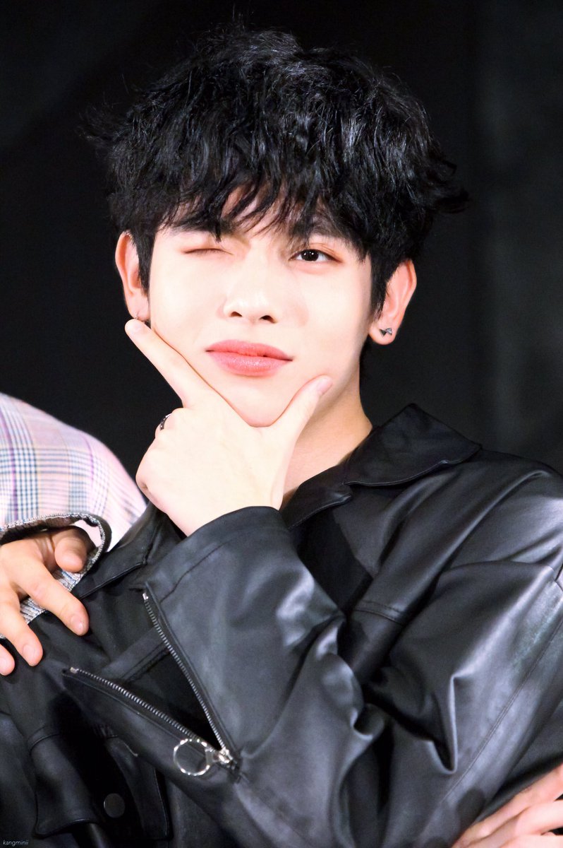 KANGMINII's tweet photo. 191029 2부 💛💛💛💛
#ROMEO #로미오 #강민 #노강민 
#KANGMIN @teamct_romeo https://t.co/oHQUjPphYl
