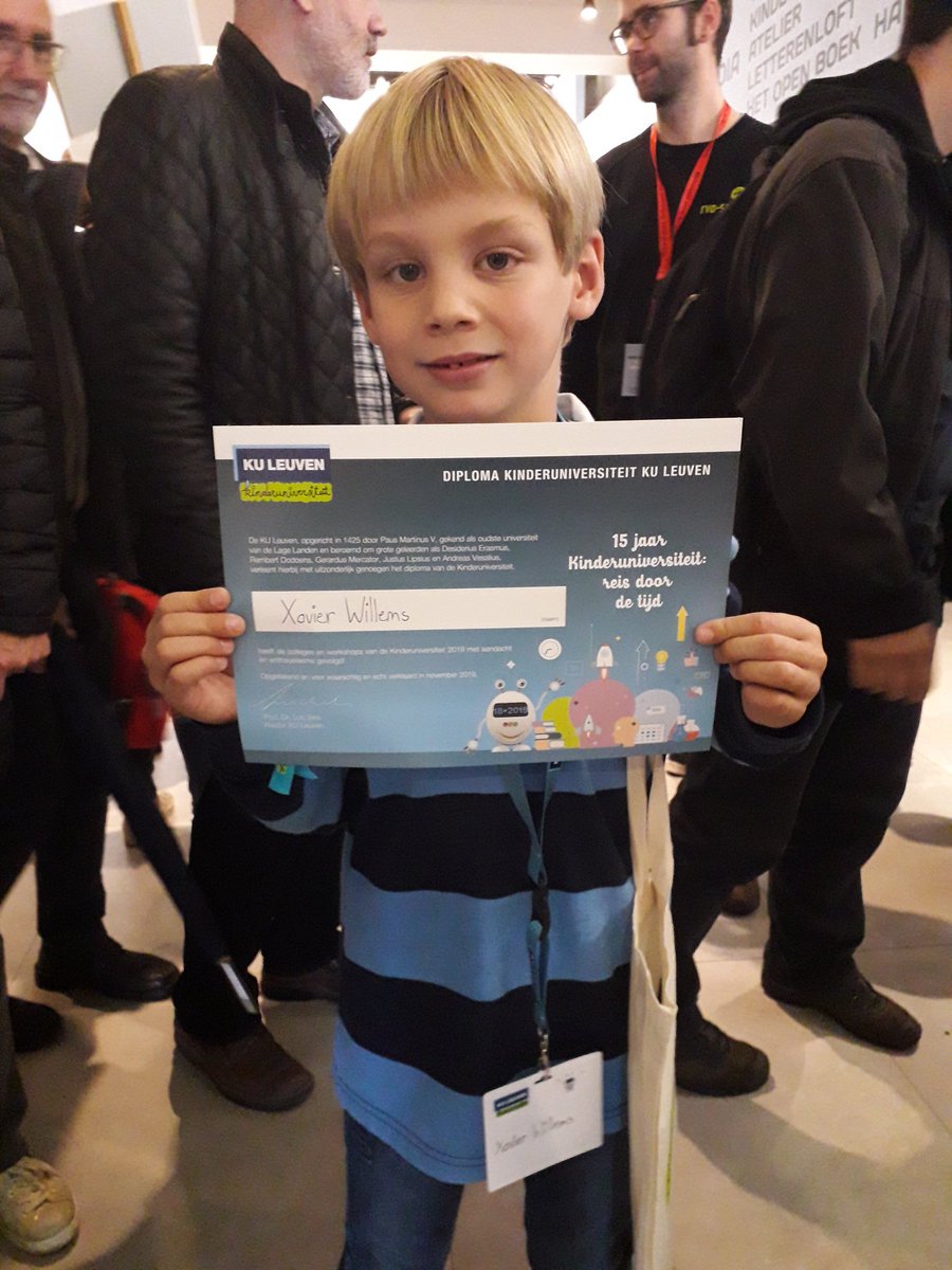 Xavier is supertrots op zijn diploma! 👨🏼‍🎓 #Kinderuniversiteit