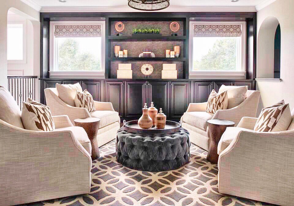 BradenStyle's tweet photo. #SaturdayStyleInspiration: Gathering / Conversation space. This holiday season spend more time talking and laughing with friends and family . . . We love this stylish take on a would-be typical sitting area. 👌🏻🏡
#Repost #FurnitureKnoxville #Knoxville #ShopKnox @RoweFurniture https://t.co/goXlYvPzZn