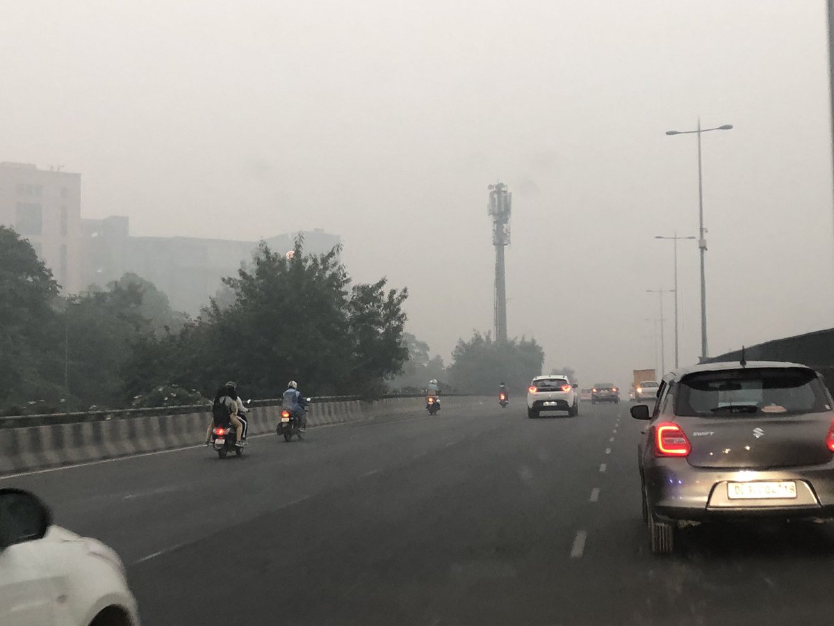 3MinLife's tweet photo. NH8 Gurgaon - buildings cloacked in PM2.5 @cmohry @mlkhattar is this the election promise delivered early?  @MRTB_India @I_Am_Gurgaon https://t.co/Ja8GNsuVjB