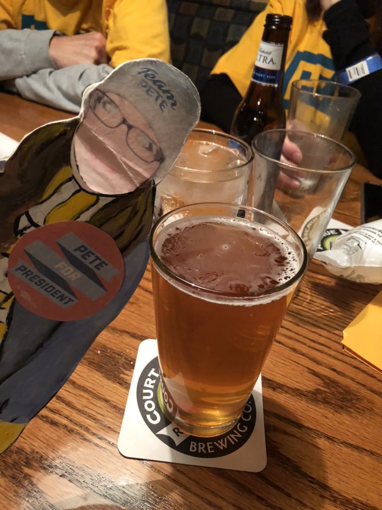 jmsesow's tweet photo. Flat @jodimasters had a great time barnstorming the #LJ19 yesterday! Loved having her with me. She’s light, portable, loved the cold, cheered loudly, and enjoyed a beer at the end of a magnificent day! #FlatJodi #BarnstormersforPete #PeteStorm @PeteForAmerica https://t.co/fRP9Gown0Q