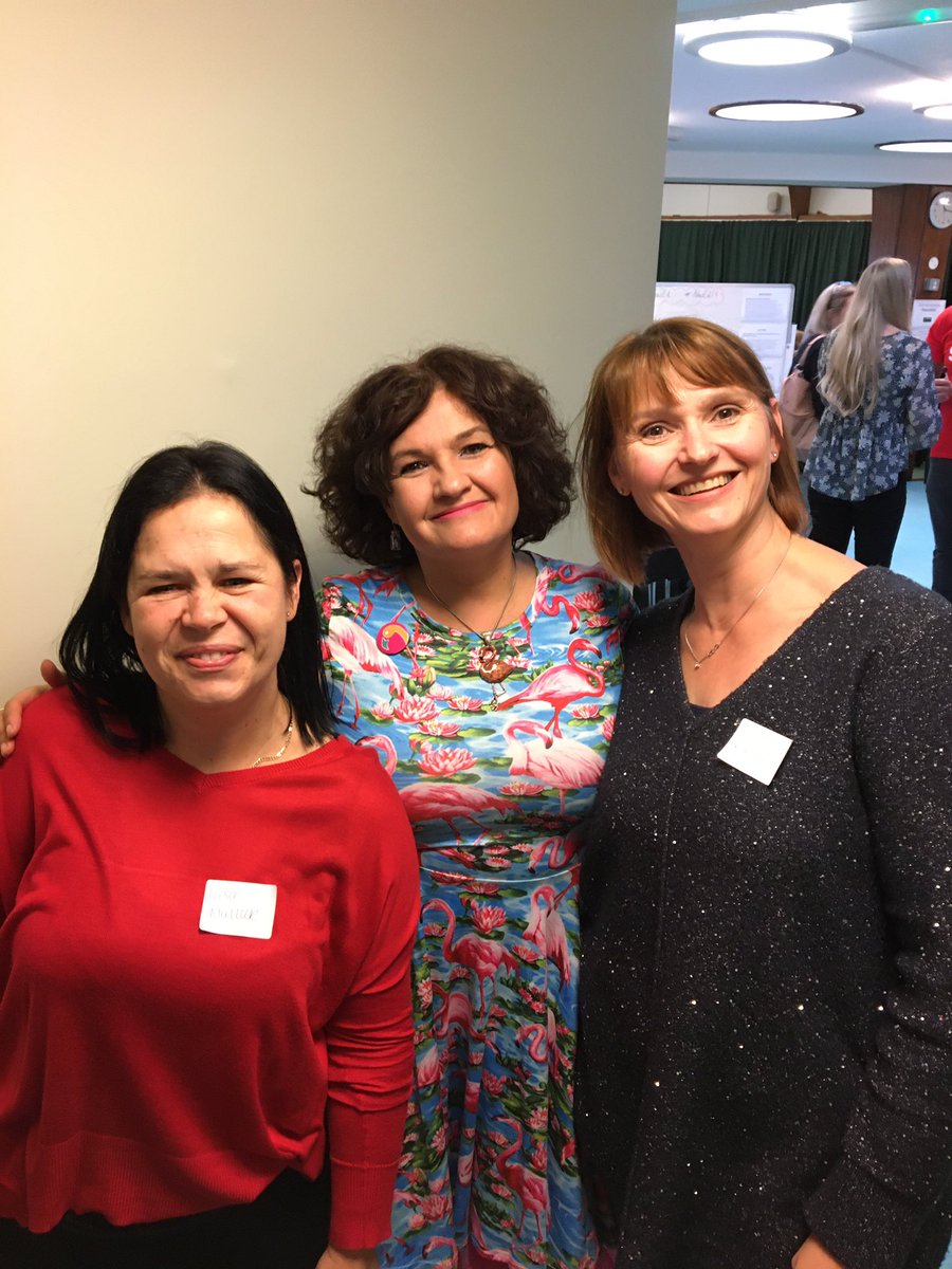 MrsRHMontgomery's tweet photo. We are now officially flamingoes of hope. Ban the lemmings!! 💜 @RaeSnape @mattock_lisa #NewEd19 https://t.co/rQOq5kdgsp