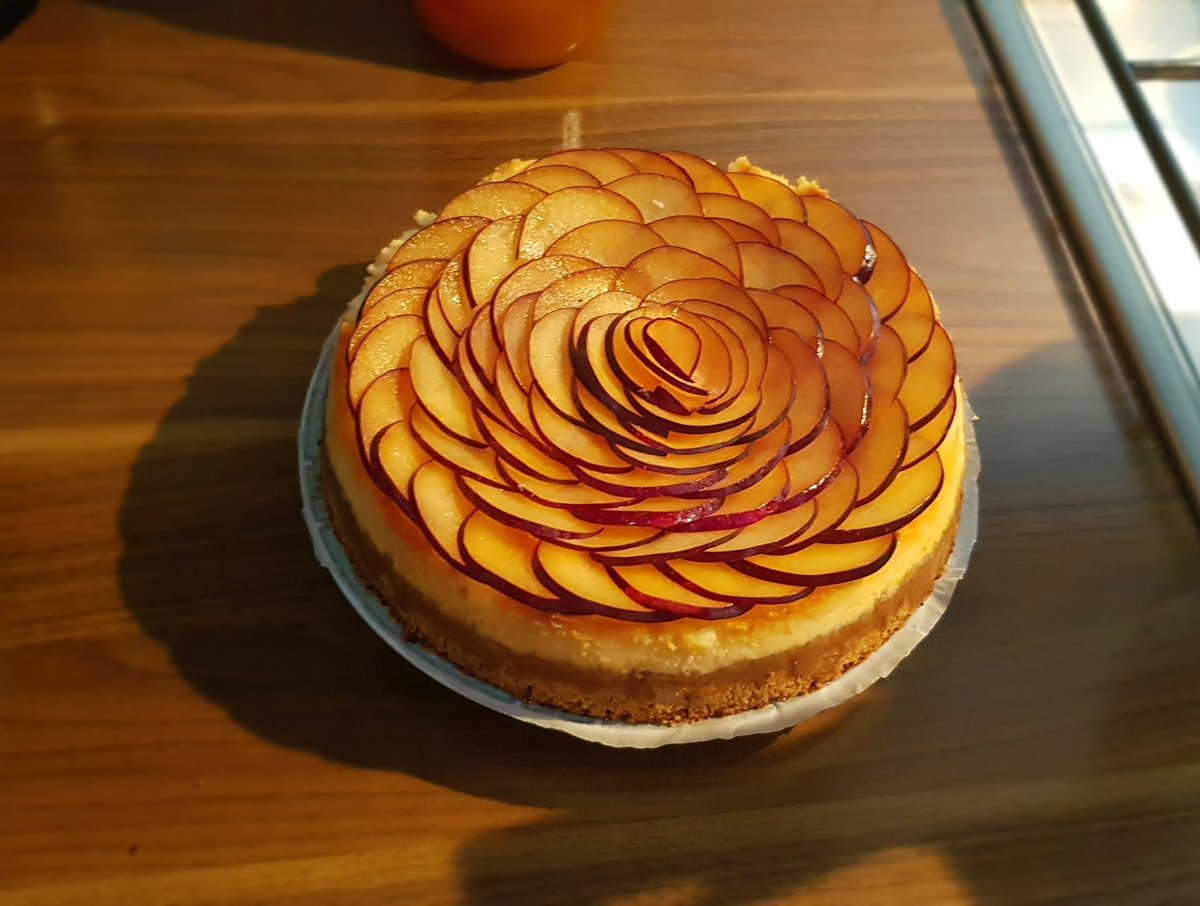 xKayochi's tweet photo. Baked a cake yesterday 💖
I would say it turned out pretty nice hehe ✨ https://t.co/LXvrHH0U0T