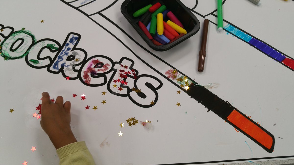 hackneylibs's tweet photo. The arts and crafts club today is on! Join us for a fireworks themed family colouring session at #HackneyCentral!
Plus come and meet our amazing #Hackney100 apprentice https://t.co/GwQB3ALFzR