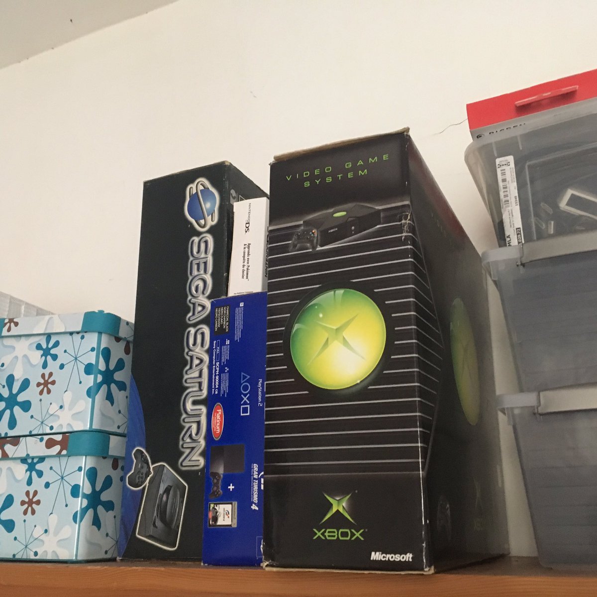 dimeao's tweet photo. Elle est de retour à la maison ☺️
Je vous montre très prochainement la « Xbox 500G », une amélioration considérable grâce au travail titanesque de @1Jour1JeuRetro 👍🏻😊
#YUV #720p #retrogaming #emulation #dvd2demat #doom #quake #halflife #xbmc4gamers #finalburn #coinops https://t.co/psIGFLrrtN