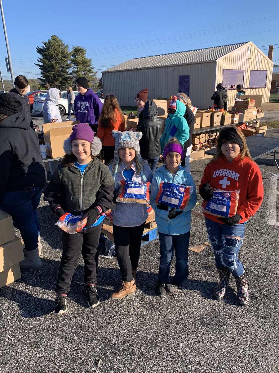 CavernaSTLP's tweet photo. Shout out to these great kiddos that helped out again yesterday with @FeedingAmerica at CHS! They were able to assist in serving 254 families in our district! https://t.co/eRQXo4ypjt