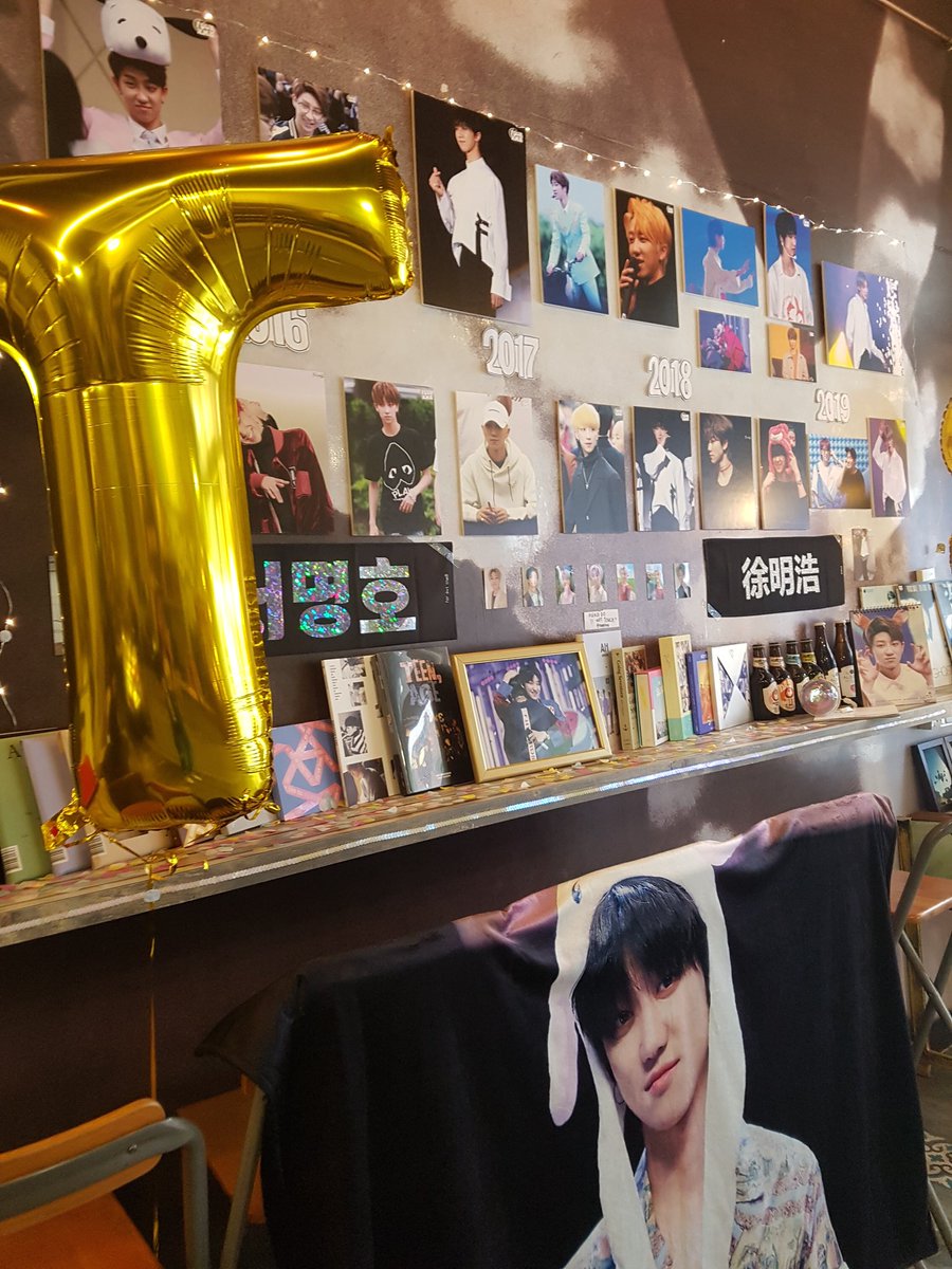 fairyboo___'s tweet photo. managed to come down to minghao's event just for a short while with my lil bro hehe>< thank you to both admins for taking your time to set up the decor!! it's seriously so beautiful aghhh๐ #FOURXMH @FOURXMH https://t.co/GRryEo29oI