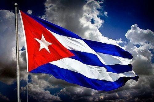 LluisVarona's tweet photo. @BrunoRguezP @DiazCanelB Seguiremos firmes y unidos porque este cielo, esta tierra y esta bandera la defenderemos al precio que sea necesario. https://t.co/BLRGo7Kxet