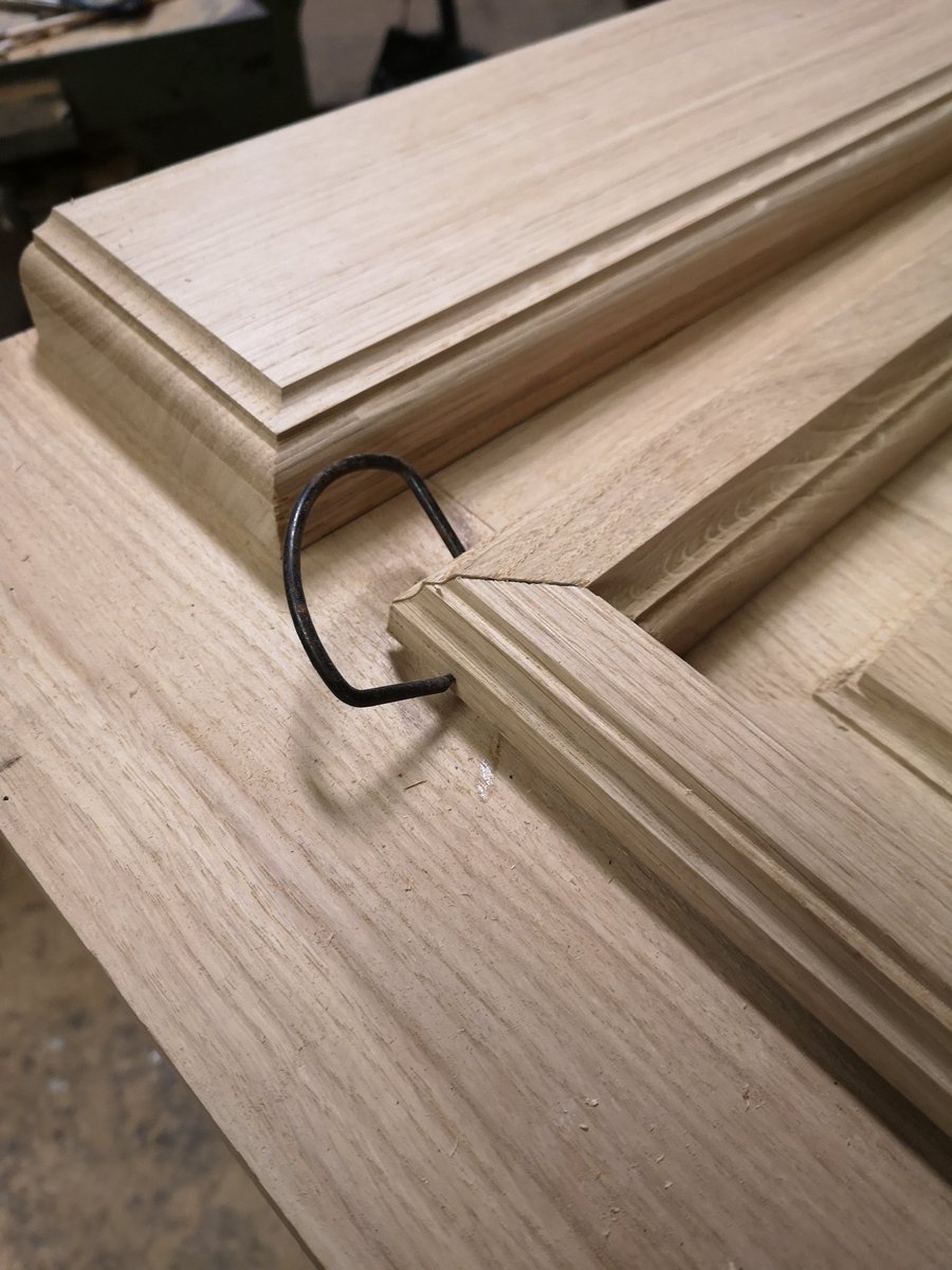 EMeubles's tweet photo. Porte en chêne massif sur mesures 70mm d'épais, double vitrage 32mm retardateur d'effraction, ma fabrication est artisanale et les assemblages sont chevillé https://t.co/4J1GXXMjIm