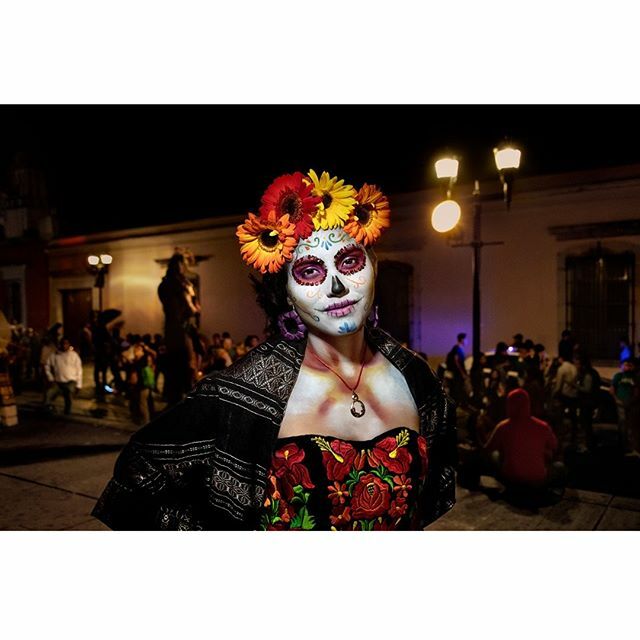 Steve McCurry - Il Dia de Los Muertos 💀
.
Oaxaca, Mexico, 2018
#mccurry #stevemccurry #sudest57 #diadelosmuertos #diademuertos #mexico #traditional #costumes #skeleton #makeup #photography #photographer