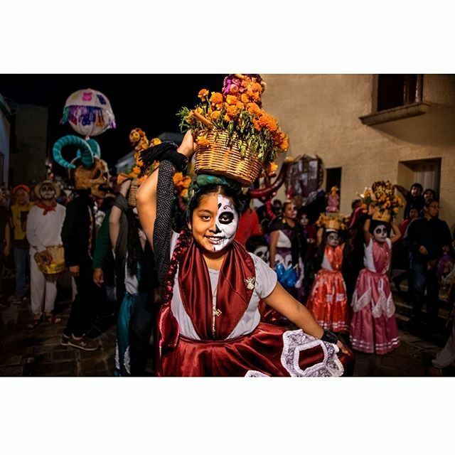 Steve McCurry - Il Dia de Los Muertos 💀
.
Oaxaca, Mexico, 2018
#mccurry #stevemccurry #sudest57 #diadelosmuertos #diademuertos #mexico #traditional #costumes #skeleton #makeup #photography #photographer