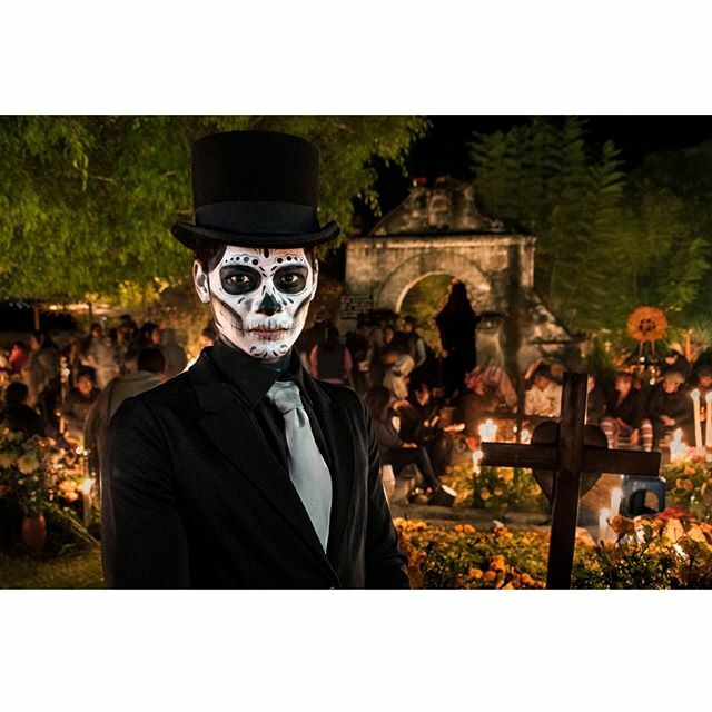 Steve McCurry - Il Dia de Los Muertos 💀
.
Oaxaca, Mexico, 2018
#mccurry #stevemccurry #sudest57 #diadelosmuertos #diademuertos #mexico #traditional #costumes #skeleton #makeup #photography #photographer
