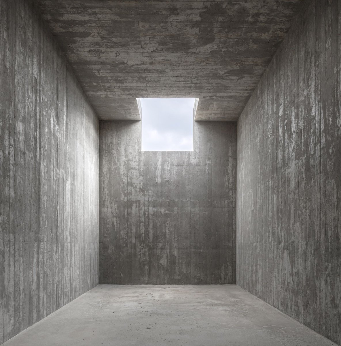 lopedetoledo's tweet photo. Me gusta el proyecto de Siza y Castanheira en Corea del Sur porque las ventanas dejan de ser artefactos complicados para convertirse en simples huecos en el muro, que dejan pasar la luz. https://t.co/EHlWQZfKJa