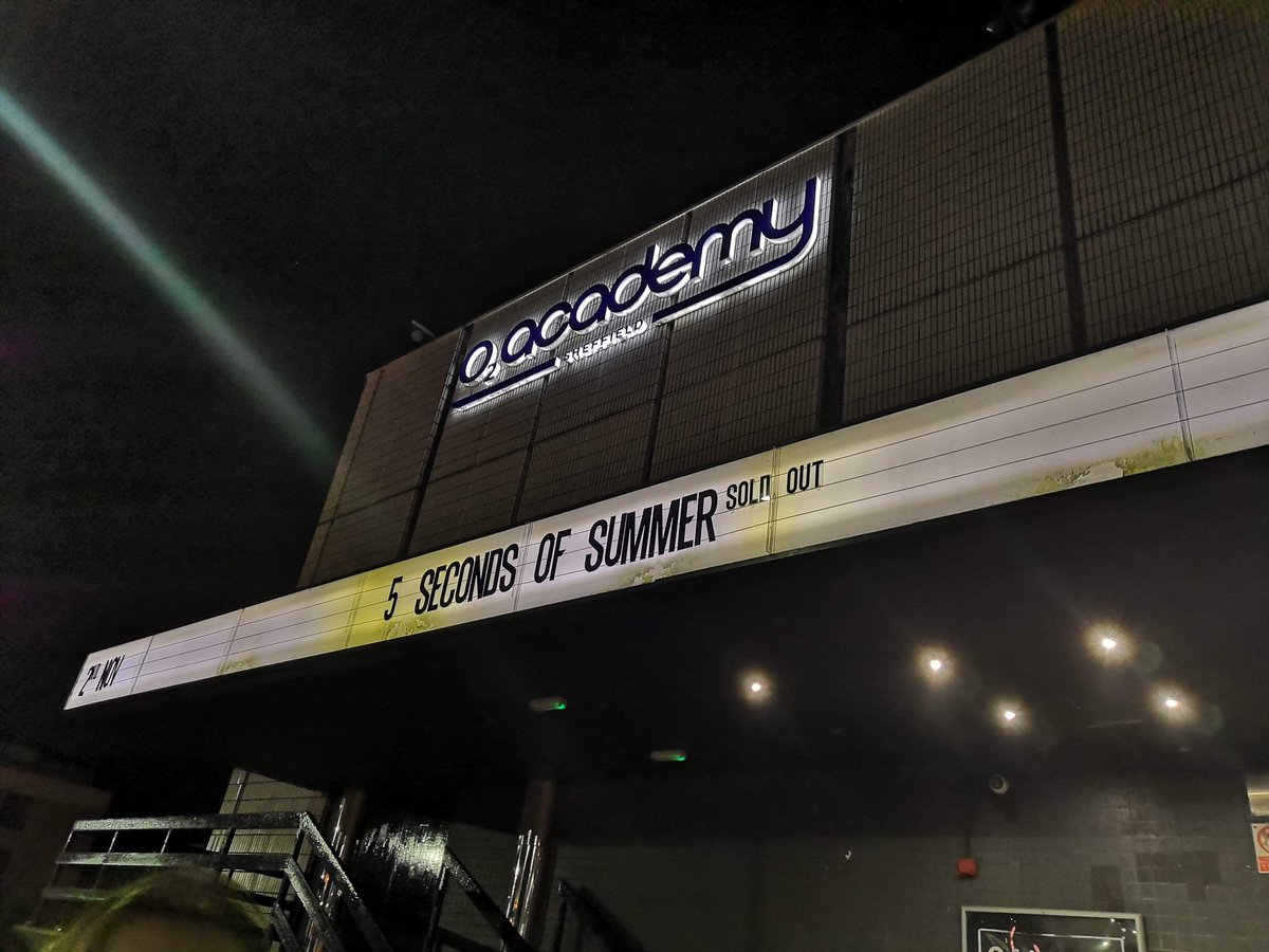 bwsgee's tweet image. cannot believe it's been a year since i saw the band that changed my life. forever grateful for the friends ive made and the moments ive been able to share, thank you 5sos ❤️