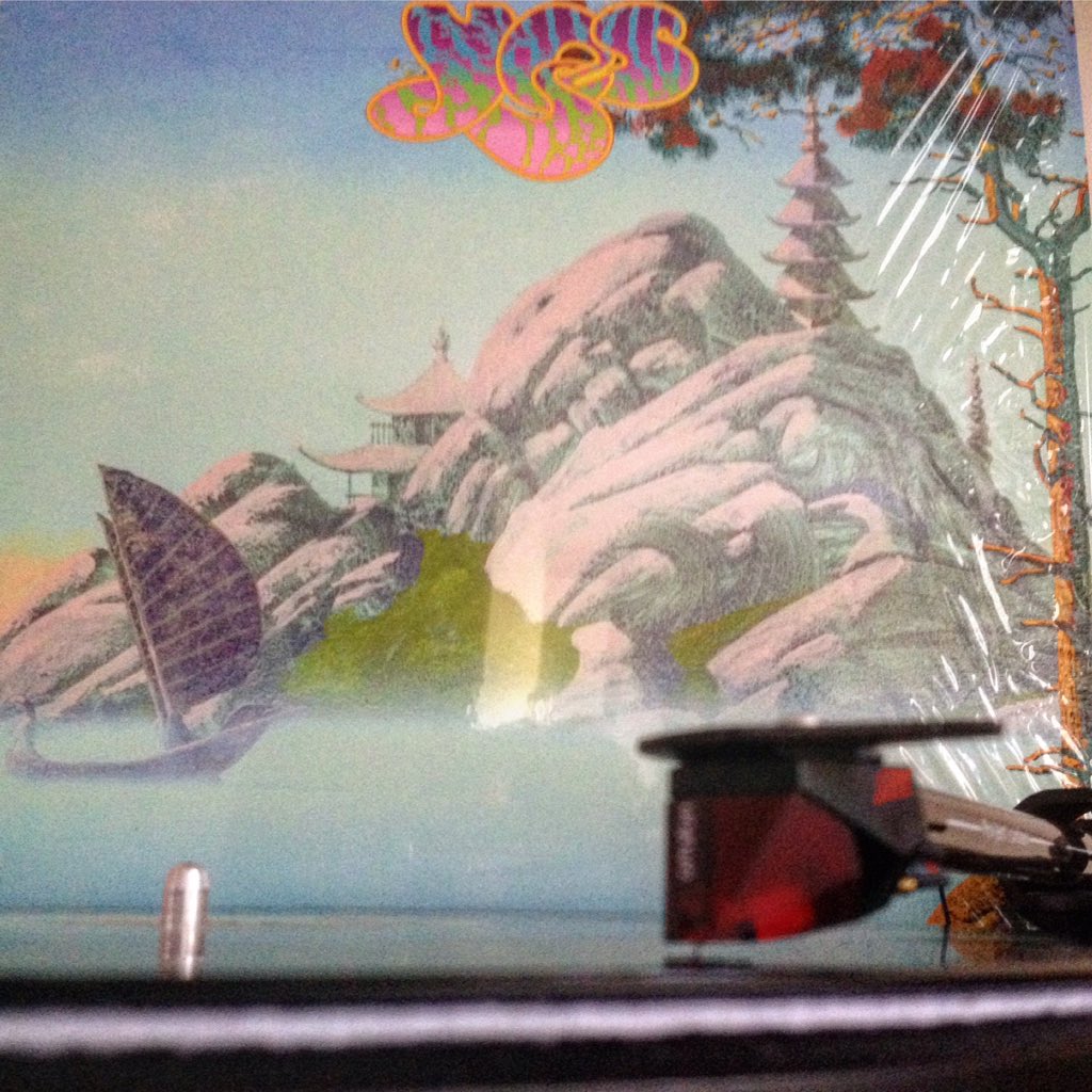 PaulAdamsCycles's tweet photo. Brightening up a dreary Saturday with some @yesofficial #FromAPage A worthy addition to the Yes canon brought to us c/o @OliverWakeman Great to Benoit's vocal on From the Turn of a Card! A labour of love.
#ProgRock #Vinyl @burningshednews https://t.co/wJXXTBcfg6
