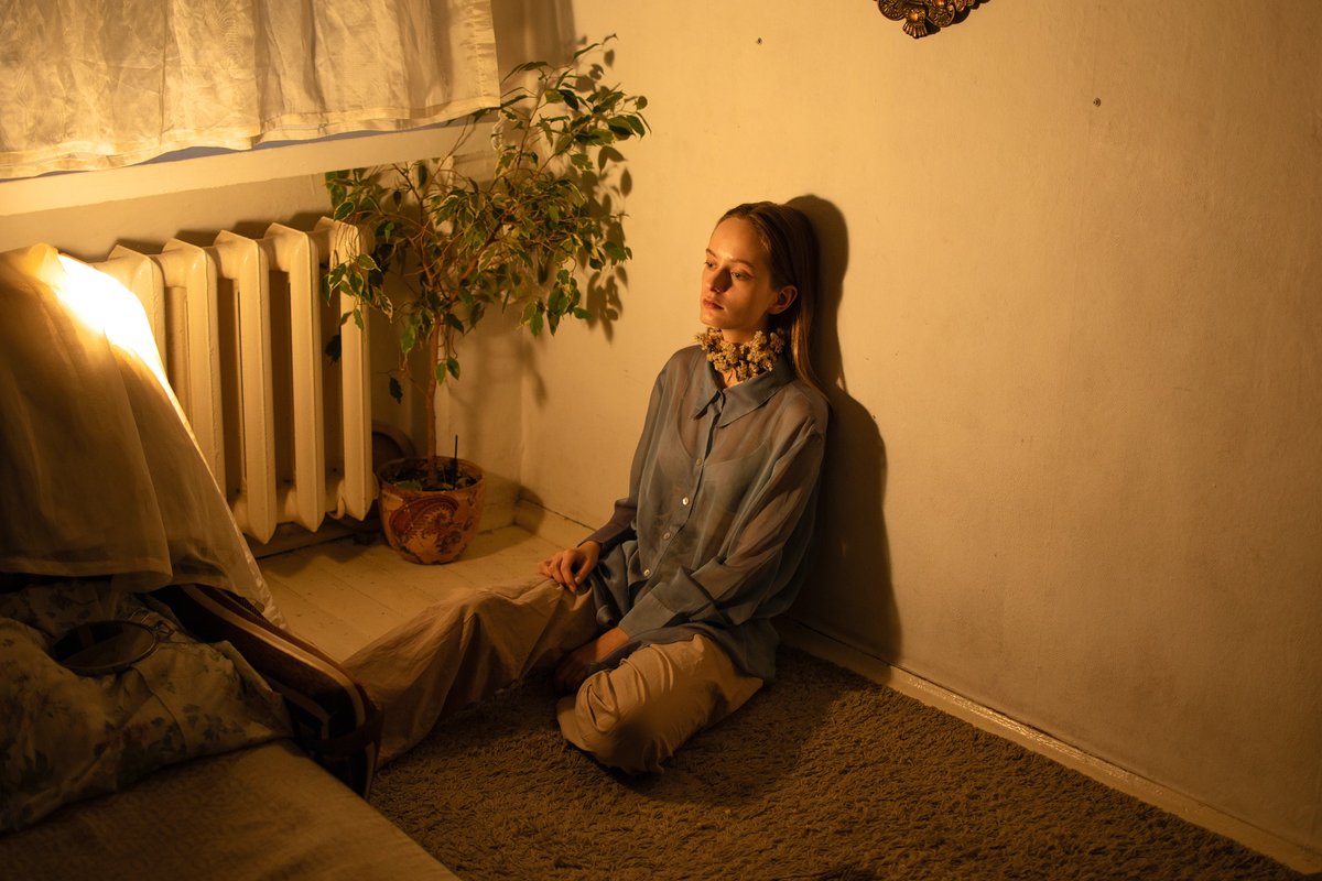 drohnk's tweet photo. #OnePerson
#Window
#Indoors
#Curtain
#Women
#Day
#Lifestyles
#People
#Cheerful
#BeautifulWoman
#Standing
#DomesticLife
#Happiness
#HomeInterior
#ResidentialStructure
#Sitting
#Business
#WirelessTechnology
#Laptop
#ShirtandTie
#Table
#Welldressed
#RearView
#rubbingclit https://t.co/5nDtRQYpQ5