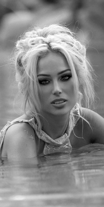 Black and White or Color? https://t.co/cRqcg4g7zN<a href="/tag/pilot"class="tags"><span>#pilot</span></a><a href="/tag/helicopter"class="tags"><span>#helicopter</span></a>