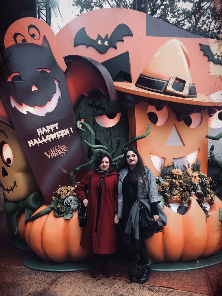 once again, we went all spooky at disney 👻🎃

#disney #disneyvillage #halloween