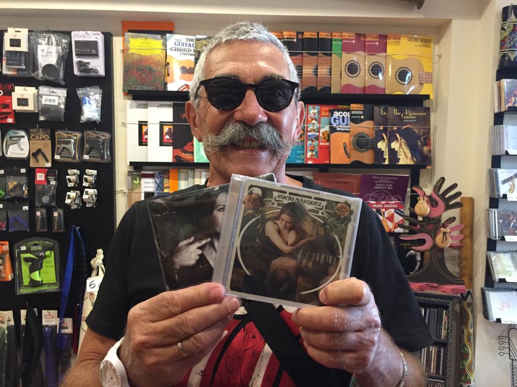 #SpanishGuitarLovers <a href="/Pacoseco/">PacoSeco</a> 

Francisco de Francia pasa por nuestra tienda y nos compra unos discos de nuestra querida Rocio Márquez.

#Ronda #RondaGuitarHouse #Guitarra #CasaDeLaGuitarra #GuitarHouse #Guitar #GuitarClassic #GuitarraClasica #GuitarraEspañola